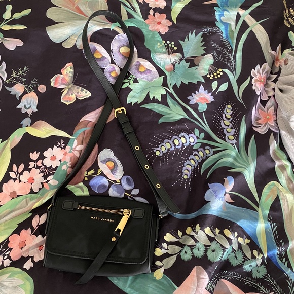 Marc Jacobs Handbags - Marc Jacobs Crossbody